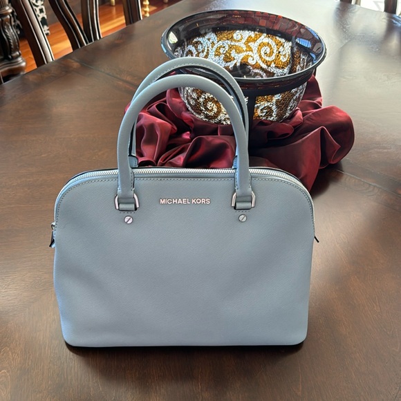 Michael Kors purse - Picture 1 of 3